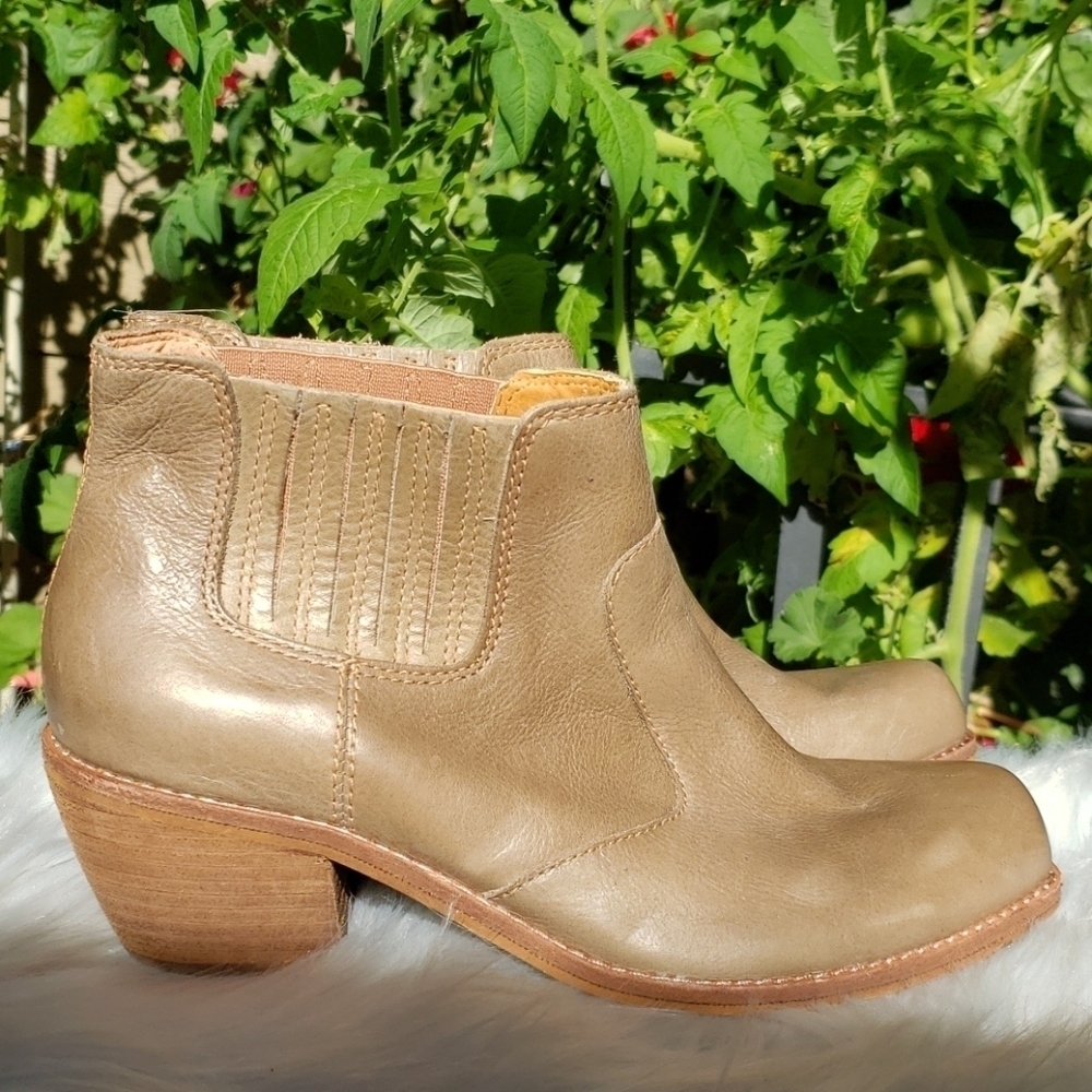 Anthro Latigo Panama bootie 7.5M